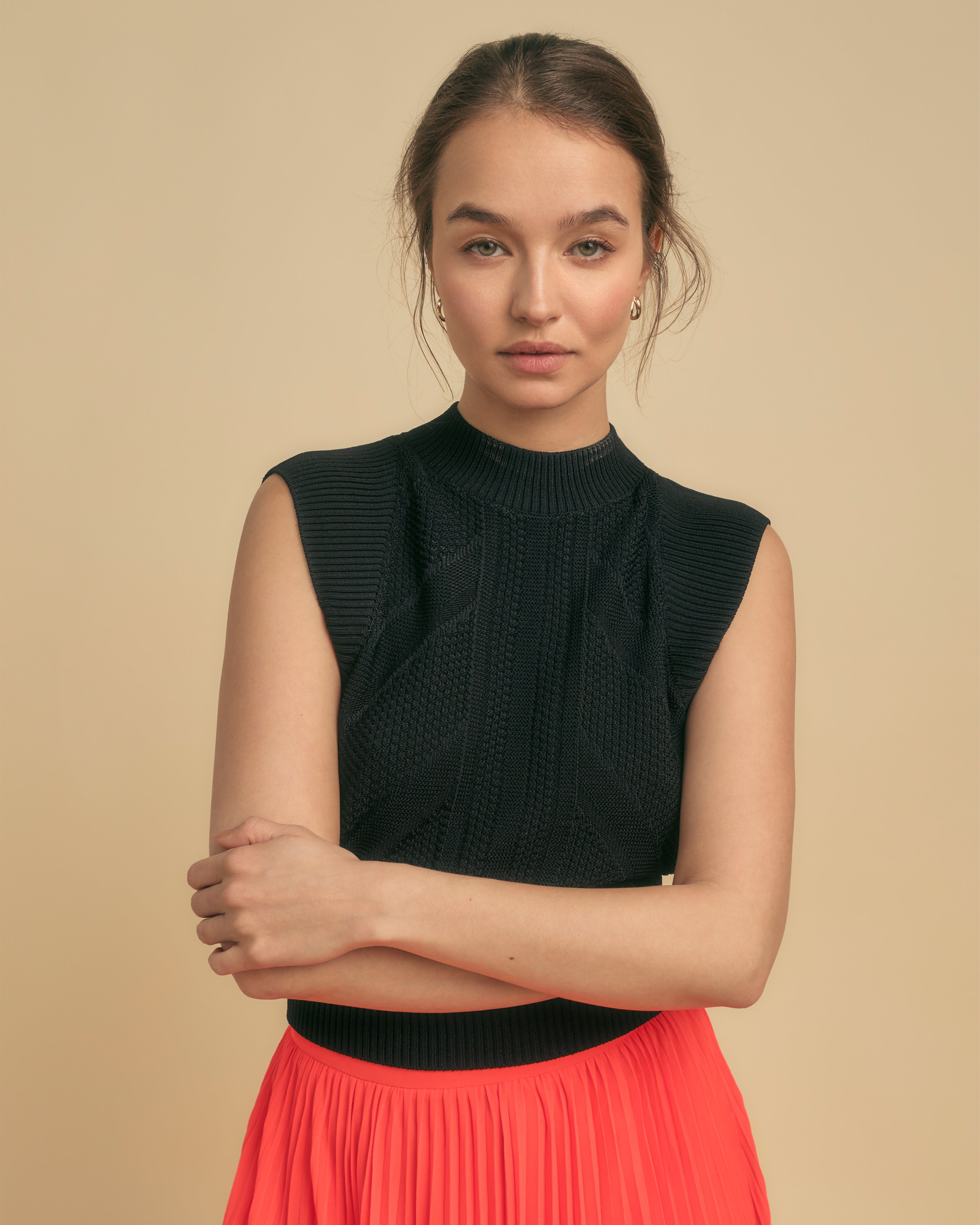 Crochet stitch knitted vest. Relaxed fit High neck Sleeveless. Cropped length, black,