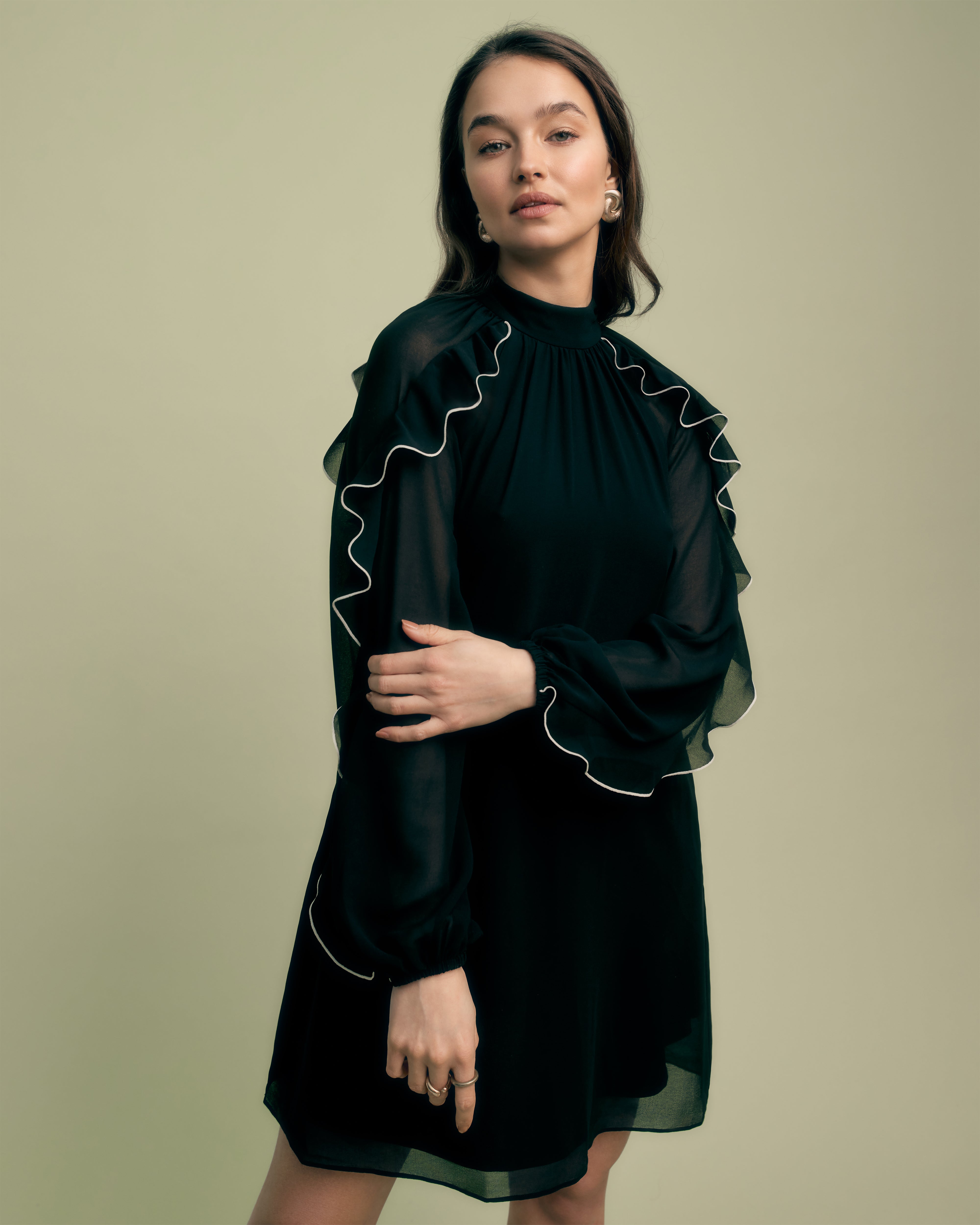 long sleeve dress with ruffle skirt Vestidos de novia blancos marfil simples de manga larga con falda con volantes AWD1570