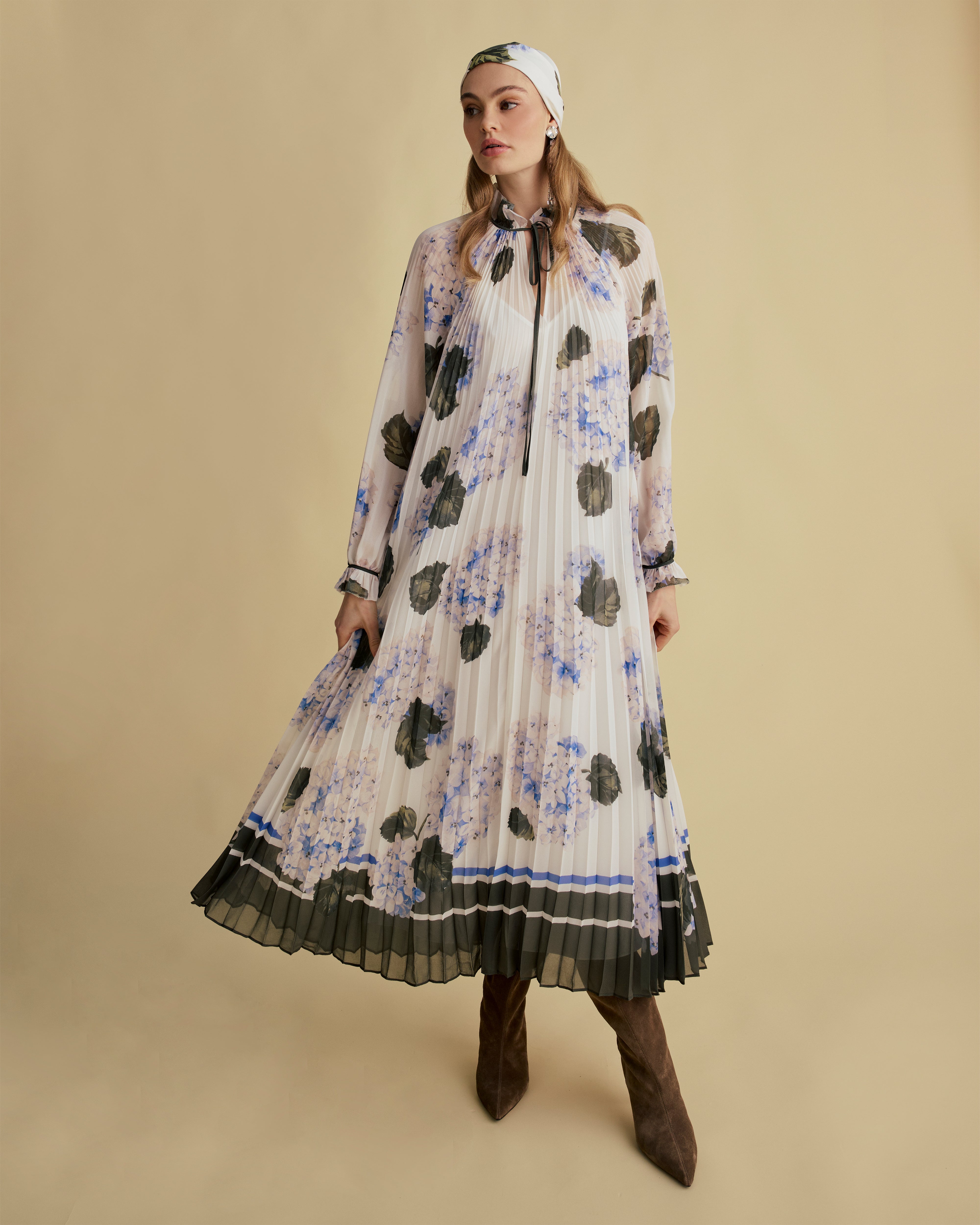Border Print Pleated Midaxi Dress